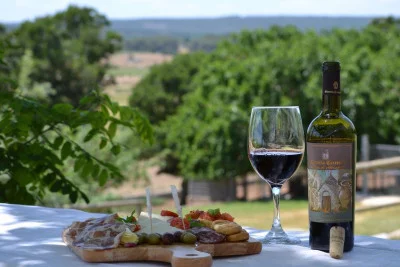 Cantine da visitare in Puglia in auto: le 4 zone del vino, distanze e come organizzarsi