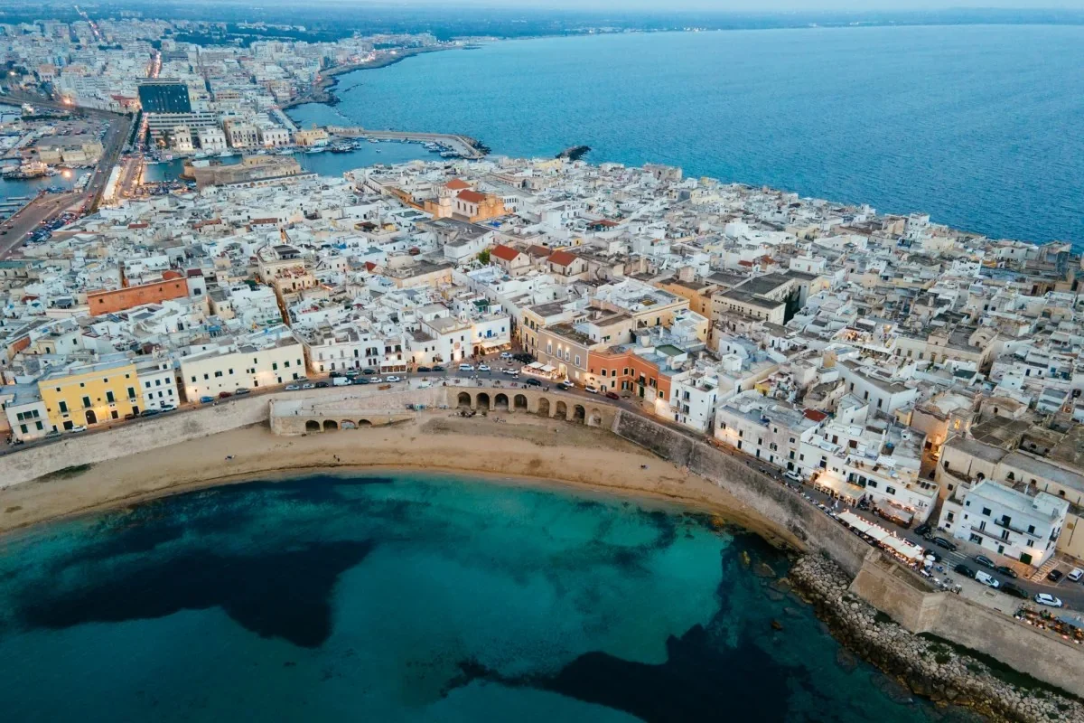 Gallipoli e la costa ionica salentina: spiagge, parcheggi e tempi da Bari