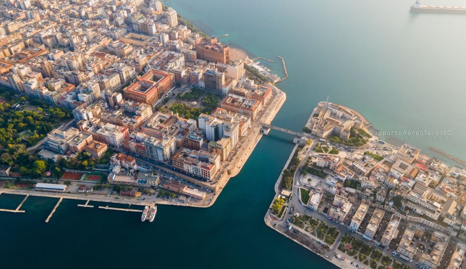 Dall'aeroporto di Bari a Taranto 2026: auto, treno o navetta a confronto